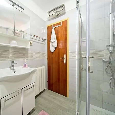 Luxury Ljilja Near The Beach Appartement Postira